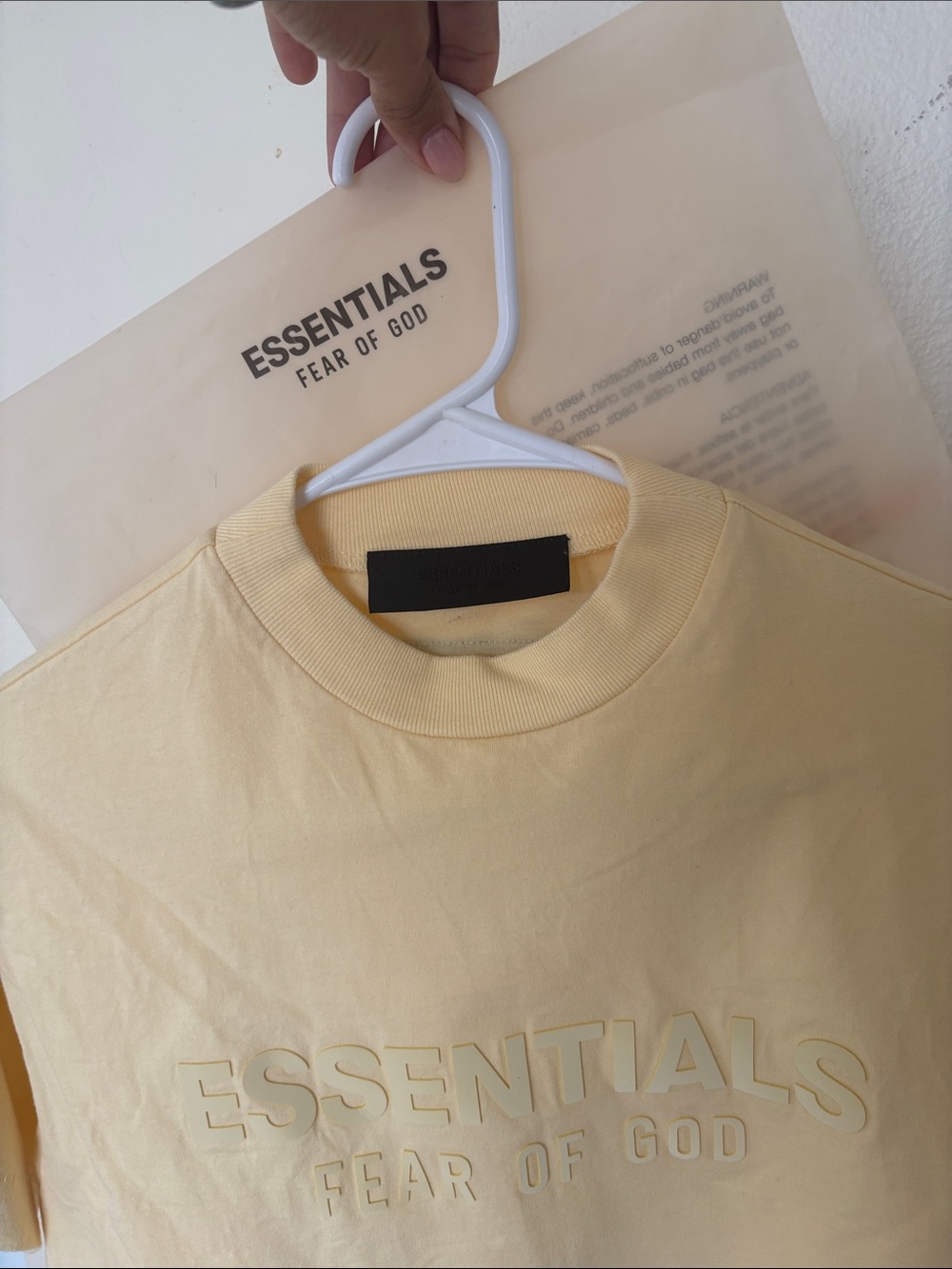 ORIGINAL Fear of God ESSENTIALS Crop top  Tee in Pale Yellow